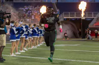 Mazi Smith takes the field for the Under Armour All-America Game