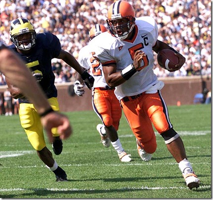 0912 MICH2 PHOTO 3 SPORTS 1998
Photo By Frank Ordoñez/ SU's Donovan Mcnabb runs for a 11 yard gain that set up SU's first touchdown in the 1st quarter.