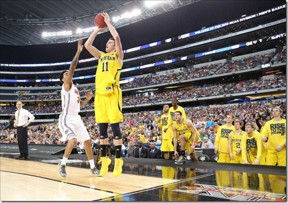 nik-stauskas-michigan-wolverines-behind-the-back-pass-570x401