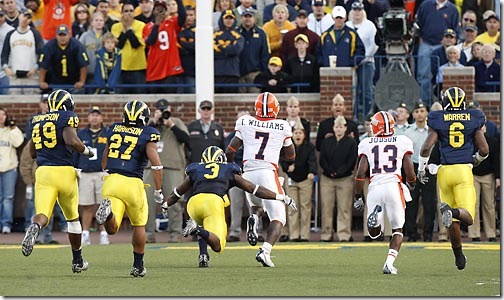 (caption) Illinois quarterback Juice Williams (7) takes off for a 50-yard gain to set up his own touchdown late in the fourth quarter. Michigan safety Stevie Brown (3) caught him on the 2-yard line. *** Illinois defeats Michigan 45-20, helped along by Michigan turnovers and penalties. The Wolverines drop to 2-3 on the season. *** The Michigan Wolverines host the Fighting Illini of the University of Illinois at Michigan Stadium in Ann Arbor. Photos taken on Saturday, October 4, 2008.  ( John T. Greilick / The Detroit News )</p>
<p>