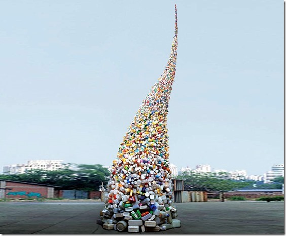 wang-Zhiyuan-thrown-to-the-wind-trash-sculpture[1]